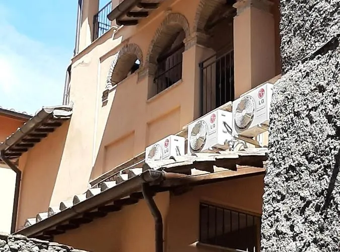 Il Teatro Alloggi تيرني